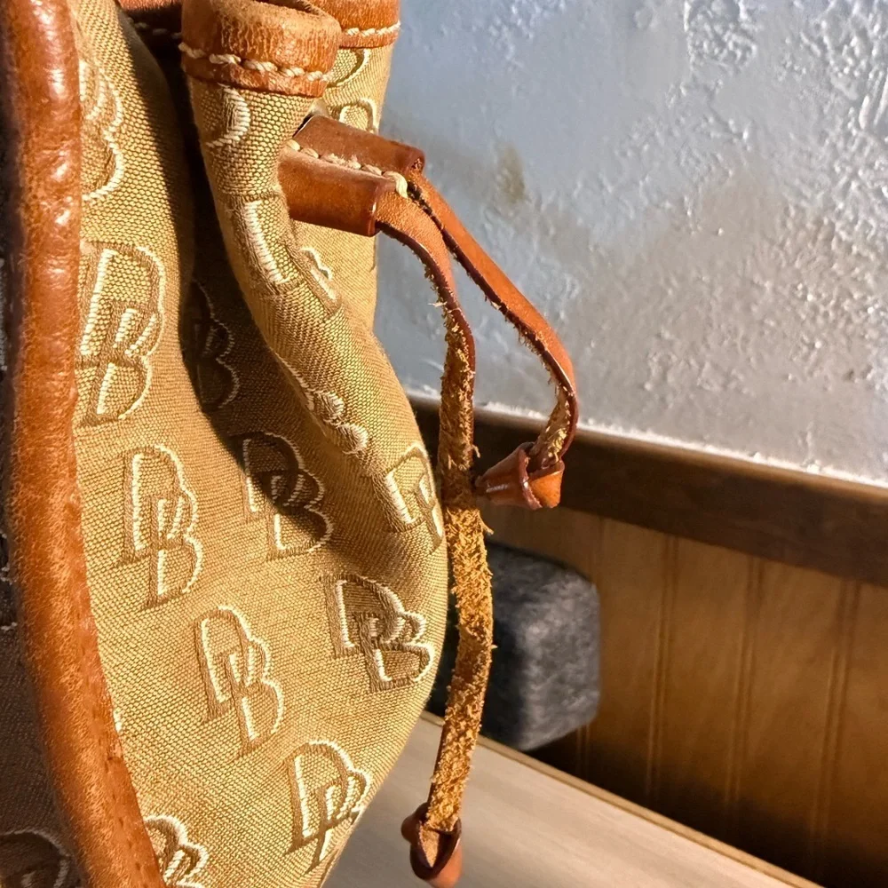 Dooney & Bourke stylish tan